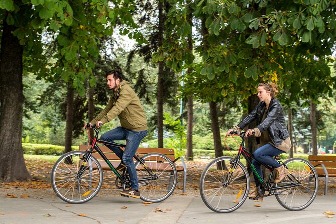 1-Day Bike Rental in Budapest - The 21-Speed Gepida Bike Setup, Lock, Lights, and Optional Helmet
