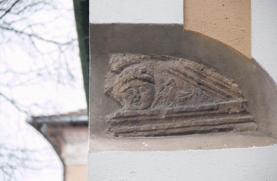 2 Hours Buda Castle Walking Tour - Walk with a Historian - Why This 2-Hour Buda Castle Walk Works Better Than Going Alone