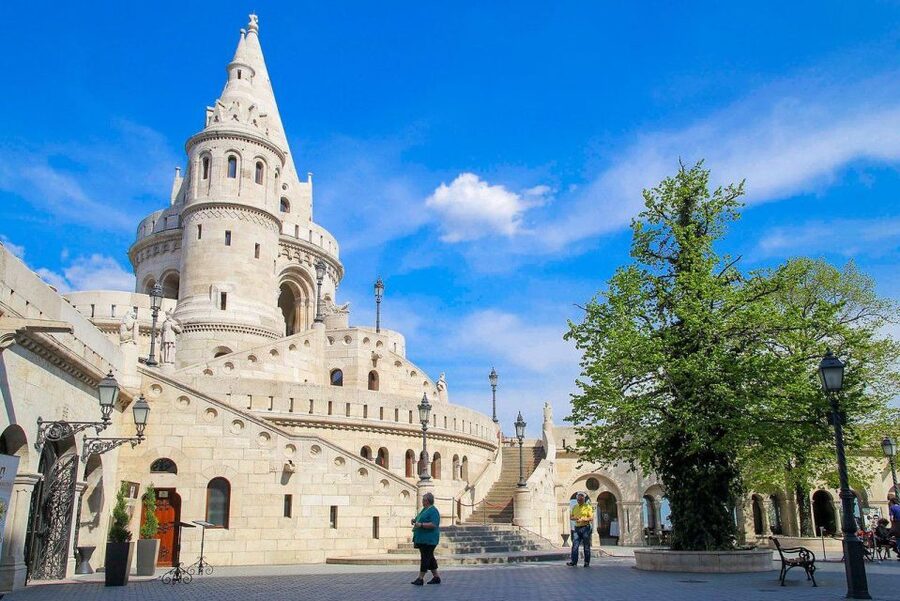 6 hour Budapest walking tour - City Park and Heroes’ Square: Big Space, Big Meaning