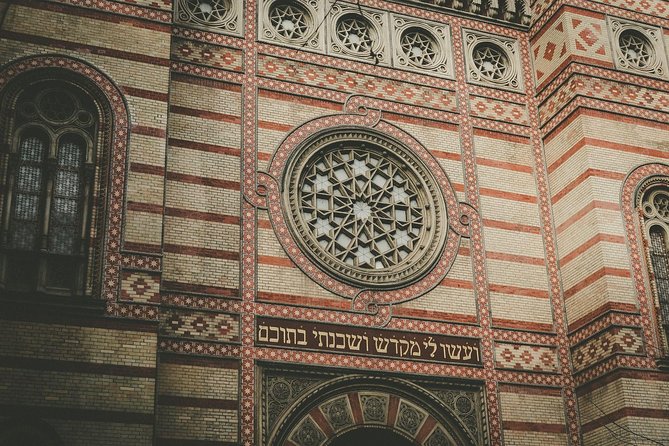 A Journey through Jewish Budapest - Walking Tour - Timing, meeting point, and how to not lose the group