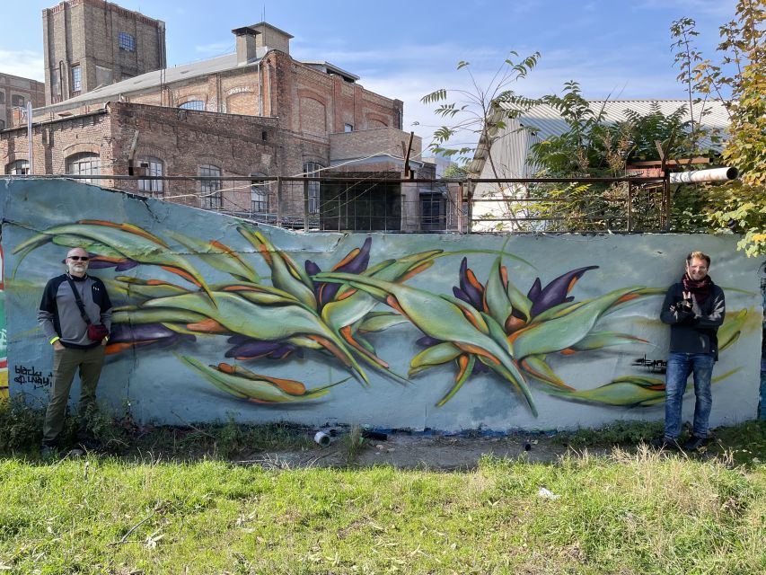 Alternative Bike tour: Graffiti Wall and Peace - The graffiti wall stop: street art that is legal