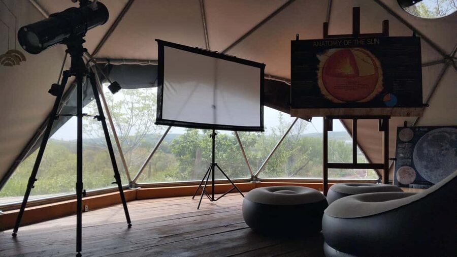 Balaton: All-Weather Private Stargazing & Planetarium Tour - Telescope time for the Moon, and what happens when skies turn cloudy