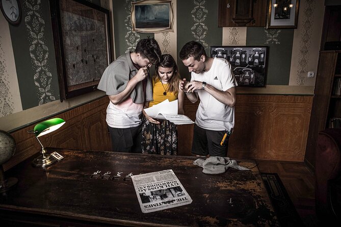 Be a movie star! Film Tour, Escape room, in Budapest and Etyek - Entering Korda Filmpark like you are on a real production