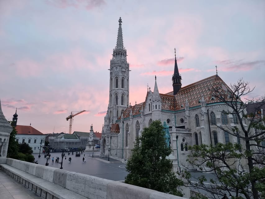 BloodThirsty Hungary: Walking tour & Dark Historical Stories - The acting style: why it helps more than a typical narration