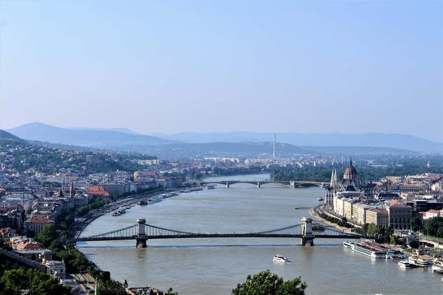 Bratislava and Budapest Guided Day Trip - Two Capitals in 13 Hours: what this tour is really doing