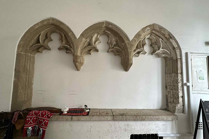 Buda Castle Tour: History and Architecture - Matthias Church area and Fisherman’s Bastion: iconic sights, with the right limits