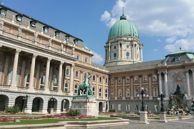 Buda Castle Walking Tour: A Kingdom of Many Nations - Stop 3: Sándor Palace and what it means that leaders live here