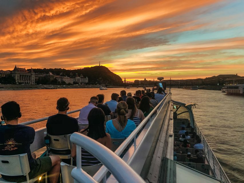 Budapest: 1-Hour Evening Sightseeing Cruise with Drink - Timing, Weather, and Where to Stand for the Best Photos
