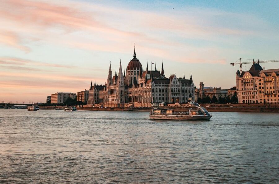 Budapest: 1-Hour Evening Sightseeing Cruise with Drink - Should You Book This Danube Evening Cruise?