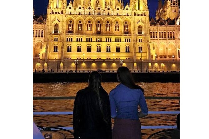 Budapest: 1-Hour Highlights Cruise with Welcome Drink - No commentary means you should bring your own quick context