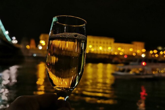 Budapest: 1-Hour Highlights Cruise with Welcome Drink - Who should book this cruise, and who should skip it?