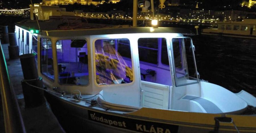 Budapest: 1-Hour Private Boat Cruise - Margaret Bridge to Chain Bridge: the first views set the tone