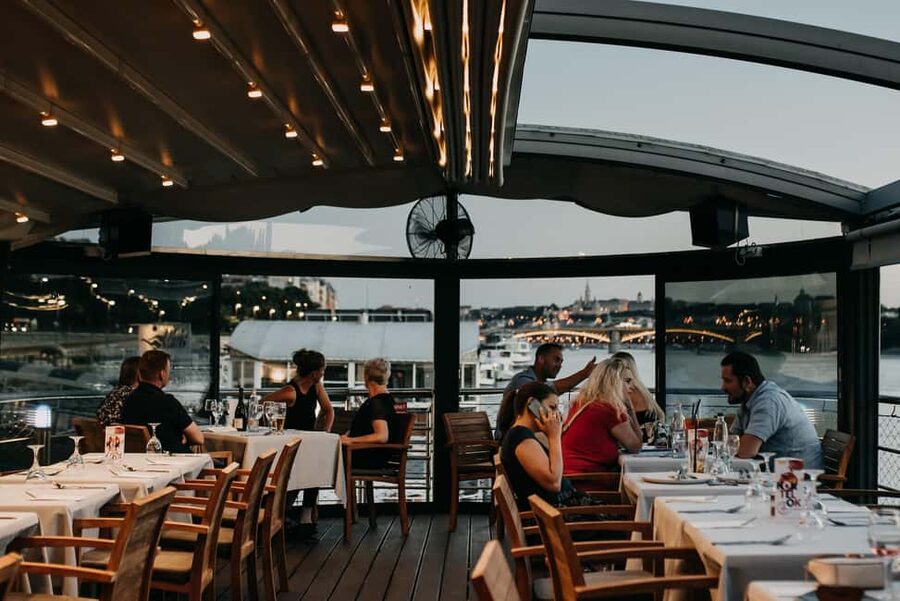 Budapest: 3-Course Dinner for 2 - stationary Boat Restaurant - Key Highlights You’ll Care About