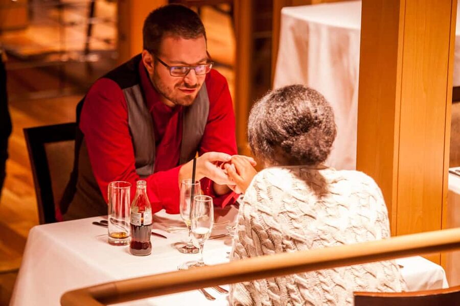 Budapest: 3-Course Dinner for 2 - stationary Boat Restaurant - Vogue Boat Restaurant on a Stationary Ship: The Setting