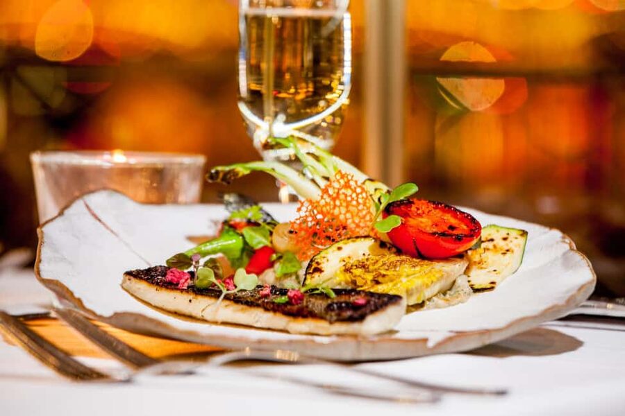 Budapest: 3-Course Dinner for 2 - stationary Boat Restaurant - Should You Book the Budapest Vogue Boat 3-Course Dinner?