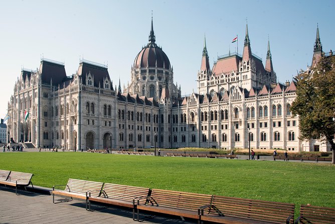 Budapest 3-Hour City Tour - Kossuth Lajos Square and the Parliament area photo moment