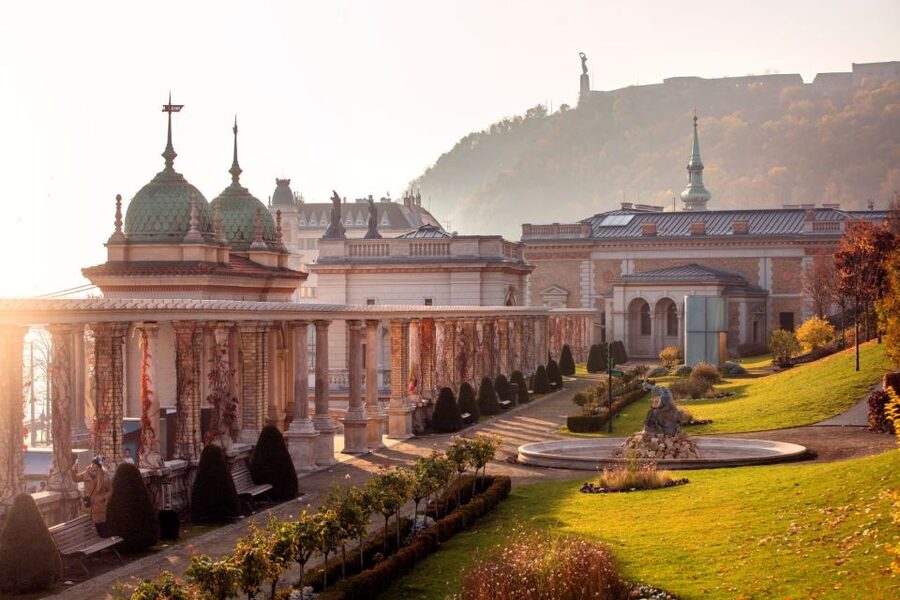 Budapest: 3-hour City Tour with Castle Walk + 1-hour Cruise - Entering the Budapest Loop: Bus + Cruise, Done in One Go
