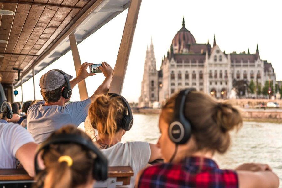 Budapest: 3-hour City Tour with Castle Walk + 1-hour Cruise - Castle Hill Walk: Fisherman’s Bastion and Matthias Church Exterior