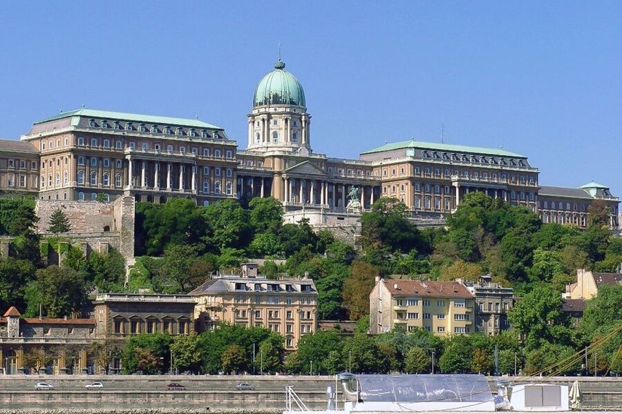 Budapest: 3-Hour Grand City Tour and Castle Walk - Gellért Hill photo stop: the Danube view you will remember
