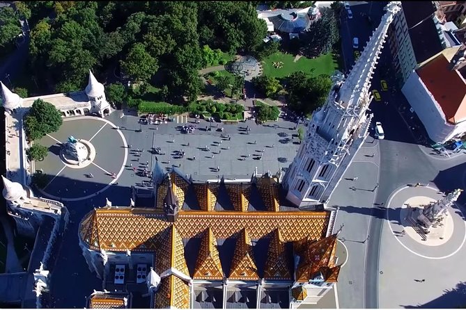 Budapest: 3-Hour Live-guided Bus Tour and 1-hour River Cruise - Guide quality and group size: what you should pay attention to