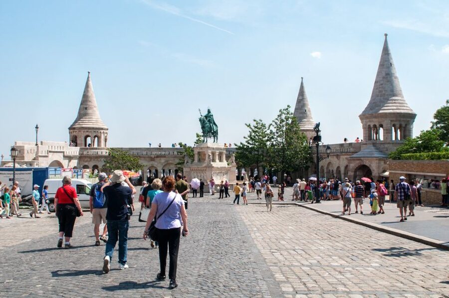 Budapest: 3-Hour Live Guided Sightseeing Tour - Key Things to Know Before You Go