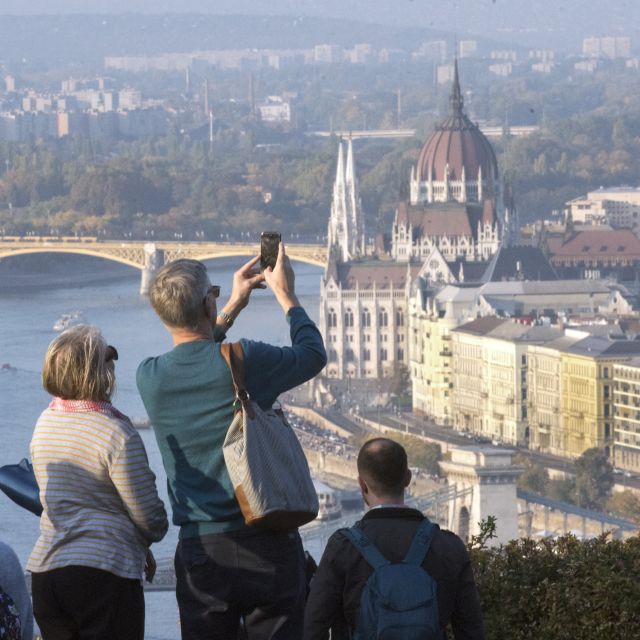 Budapest: 3-Hour Live Guided Sightseeing Tour - How a 3-Hour Highlights Loop Helps You Get Your Bearings
