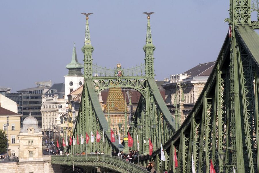 Budapest: 3-Hour Live Guided Sightseeing Tour - Buda’s Castle District: Short Walk, Big View Payoff