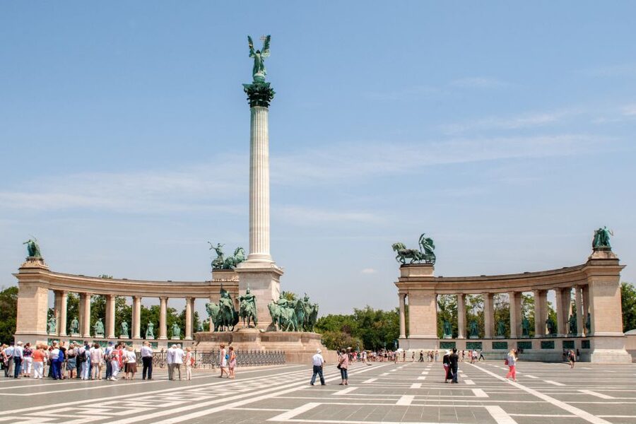 Budapest: 3-Hour Live Guided Sightseeing Tour - The Live Guide Factor: Where the Tour Turns From Route Into Story