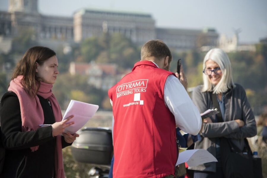 Budapest: 3-Hour Trabant Sightseeing Tour - Ecseri flea market: where the story turns real