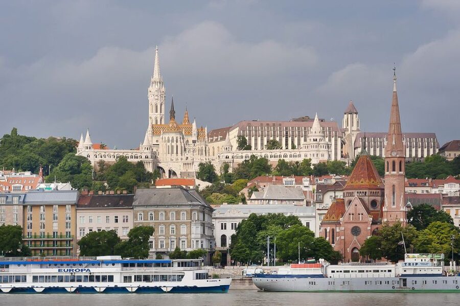 Budapest 3-Hour Walking Tour in Italian - Crossing the Danube by metro and bus: why it matters