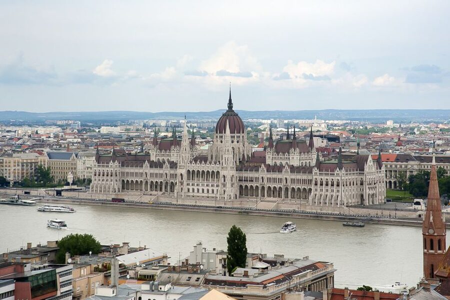 Budapest 3-Hour Walking Tour in Italian - St. Stephen’s Basilica, then Pest: the city’s first dramatic chapter