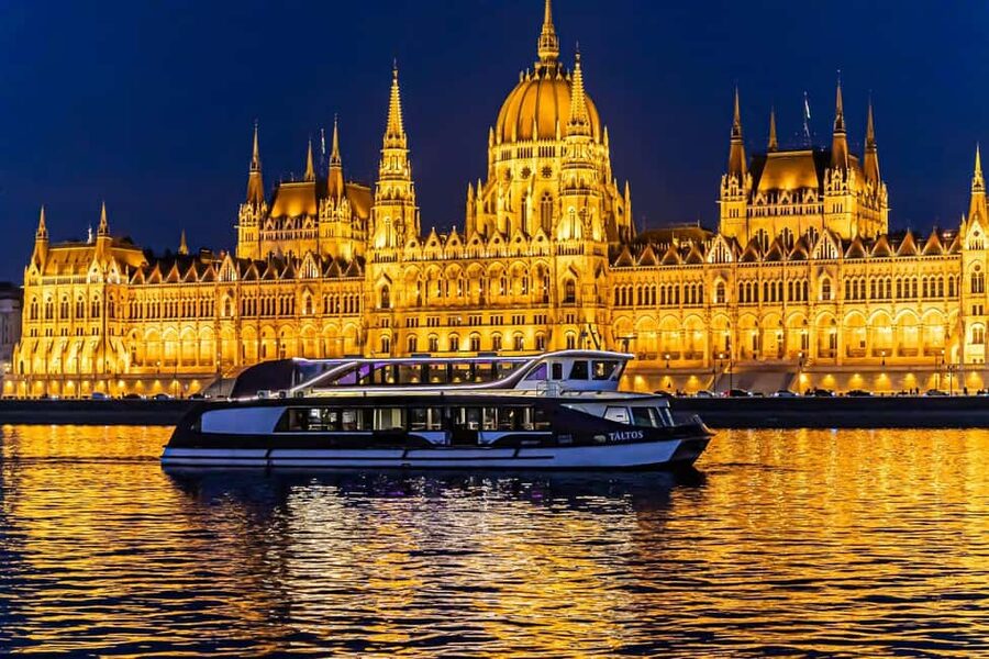 Budapest: 4-Course Dinner Cruise with Bar Piano - Quick highlights to know before you go