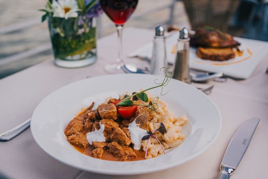 Budapest: 4-Course Dinner River Cruise with Live Folk Music - Key highlights and what matters