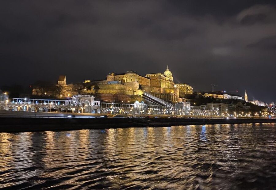 Budapest: 4-Course Dinner River Cruise with Live Folk Music - The night route: Parliament, bridges, and Buda Castle lights
