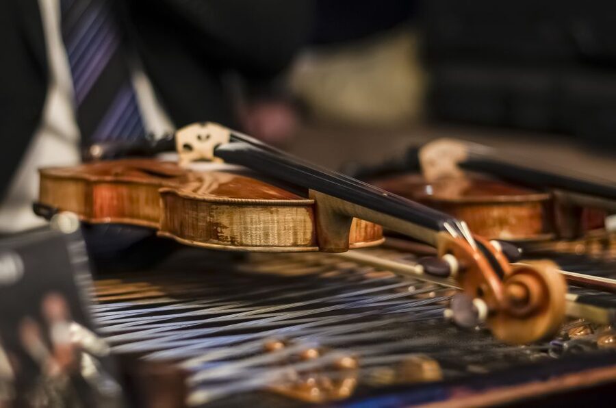 Budapest: 4-Course Dinner River Cruise with Live Folk Music - Live Hungarian folklore and Ökrös Band dance show