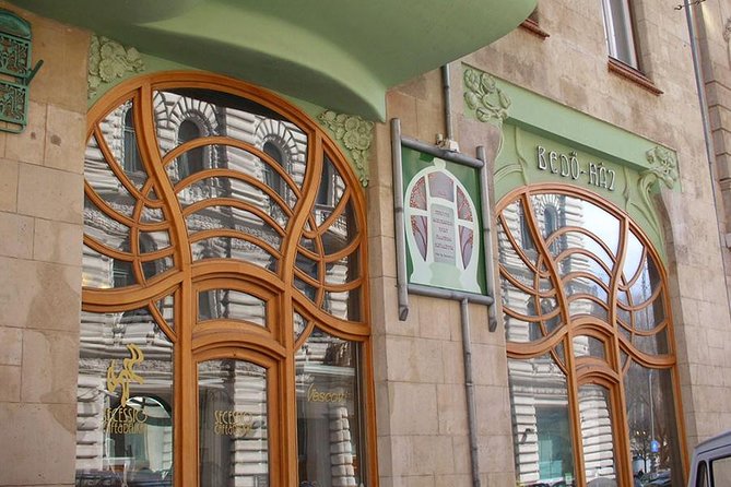 Budapest Art Nouveau Walking Tour - Stop 3: Thonet House and the tile influence from Zsolnay