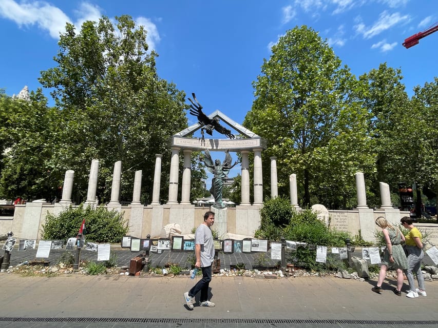 Budapest: Assist the Authorities Outdoor Escape Room Game - Who this Budapest outdoor mystery game fits best