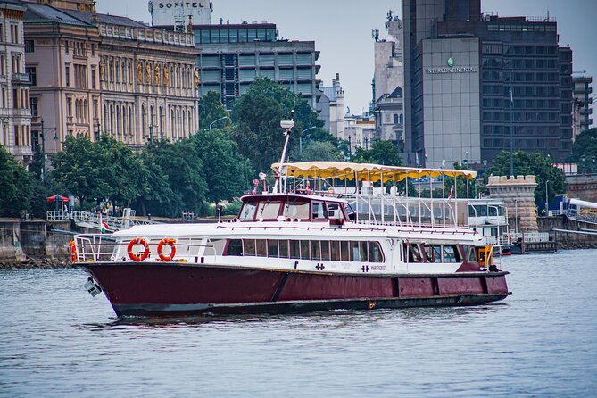 Budapest Audio Guide Cruise with Day, Sunset and Night Options - Boarding and seating: the real make-or-break part