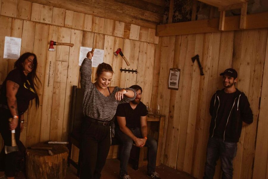 Budapest: Axe Throwing Experience - Axe throwing in Budapest: what makes this 60 minutes fun