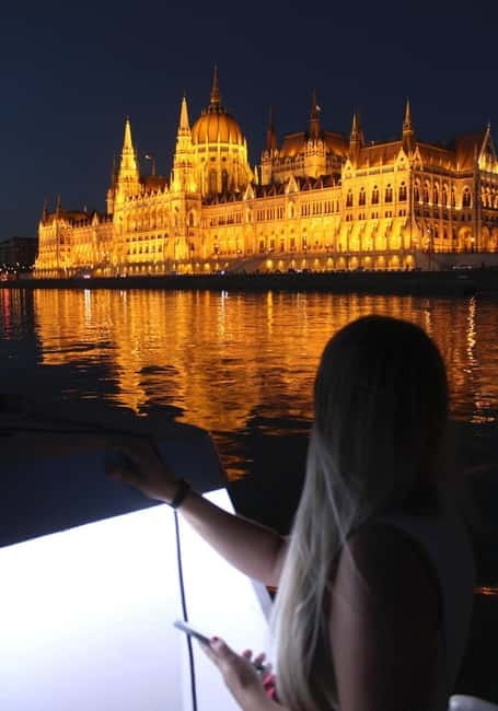 Budapest Boat Cruise with Personal Live Tour Guiding(+Drink) - Key highlights I think you will care about
