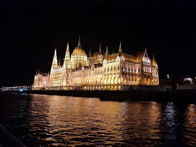 Budapest Boat Cruise with Personal Live Tour Guiding(+Drink) - Why Budapest night views feel different from the river