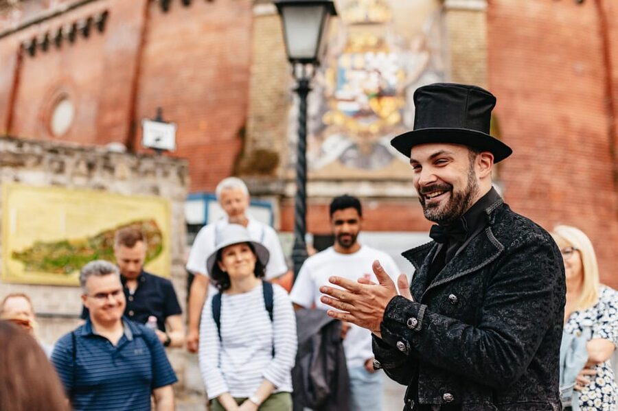 Budapest: Buda Castle District Vampires and Myths Night Tour - Buda Castle Photo Stop, and the Setting for the Macabre