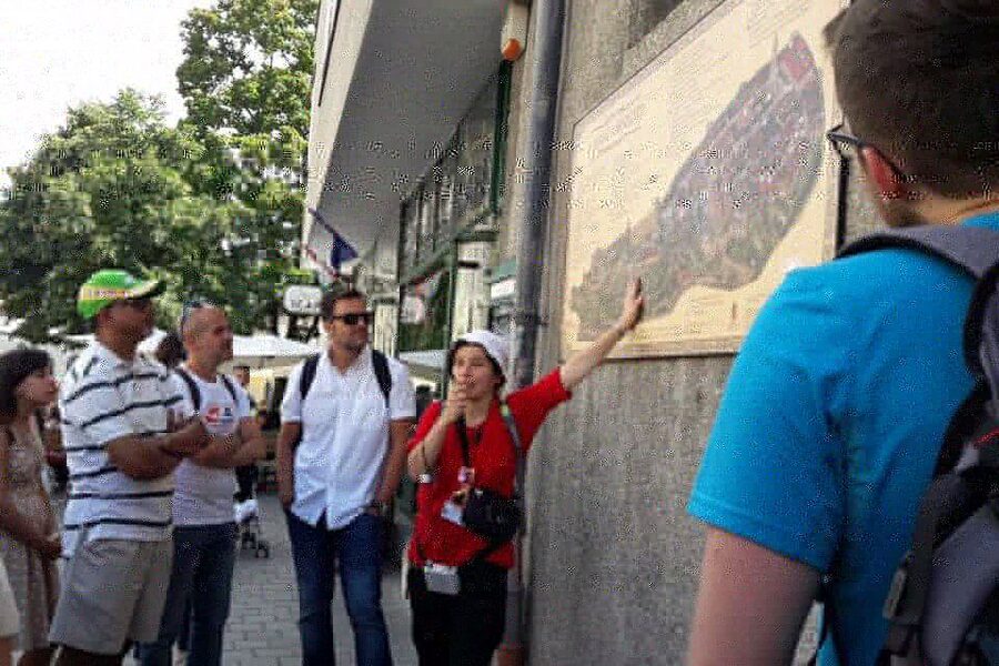 Budapest: Buda Castle District Walking Tour - Danube river photo run, bridges, and skyline spotting