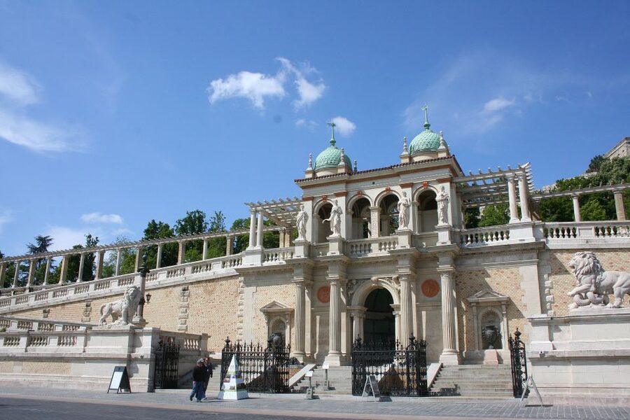 Budapest: Buda Castle Private Walking Tour - Entering Budapest’s Castle District, from river views to royal power