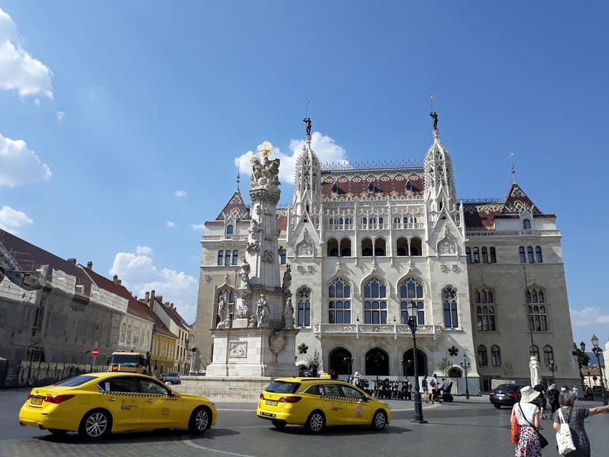 Budapest: Buda Castle Walking Tour & Folk Music Performance - Government buildings and funicular views over to Pest