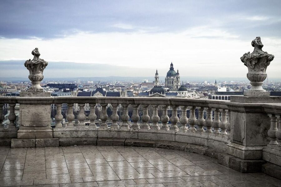 Budapest: Buda Castle Walking Tour in German - Matthias Church: Gothic splendor plus the stories that explain it