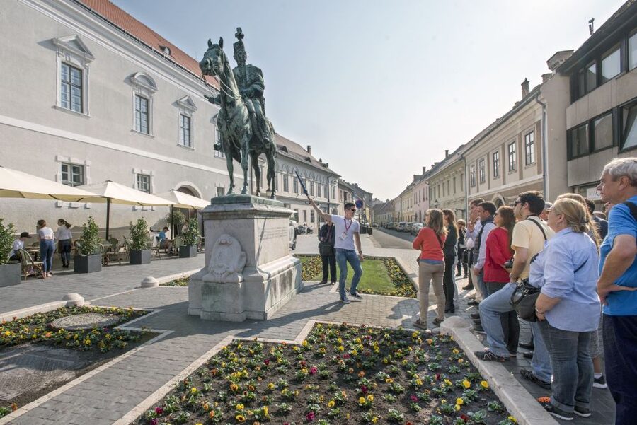 Budapest: Buda Walking Tour - Royal Palace and President’s Palace glimpses: reading power in stone