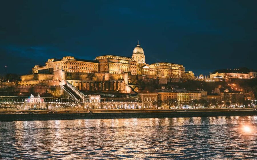 Budapest: By Night Sightseeing Cruise with Welcome Drink - Danube at Night, 50 Minutes, One Clear Goal