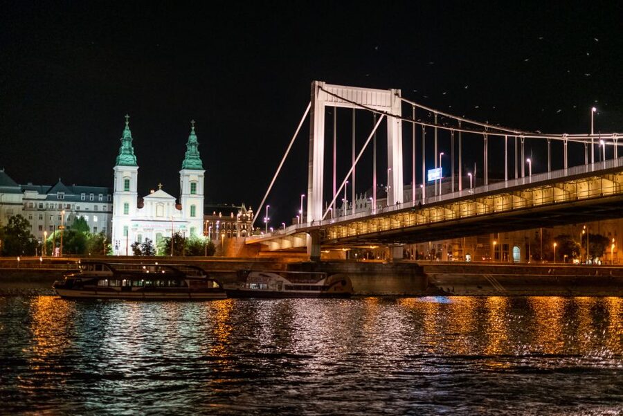Budapest: Candlelit Dinner River Cruise with Live Music - Retractable Windows and Photo Planning for Parliament