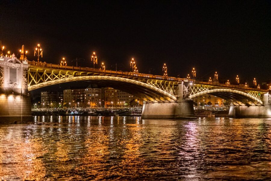Budapest: Candlelit Dinner River Cruise with Live Music - The Danube Route: Bridges, Buda Castle, and Gellért Hill Views